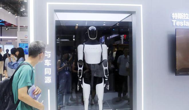 机器人因「手」再次延期；理想回应 MEGA 起火事件 极客早知道不朽情缘试玩版ChatGPT 上线「公司知识库」；Optimus(图4)